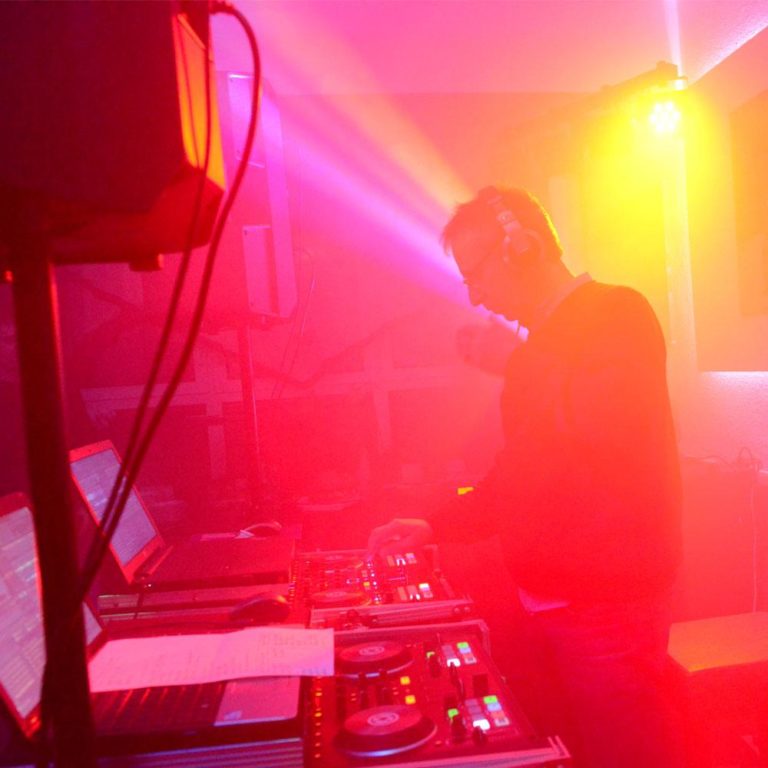 dj-galerie-9-holger-licht-rot